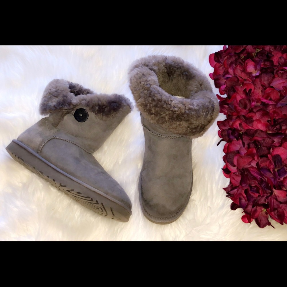 Ugg Short Bailey Button Gray Boots - image 3